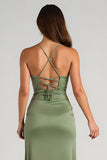Robe de demoiselle d’honneur longue fourreau froncé en satin d’eucalyptus avec fente
