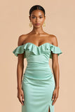 Robe de demoiselle d’honneur longue en satin vert menthe à épaules dénudées