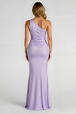 Robe longue de demoiselle d’honneur en satin lilas à une épaule