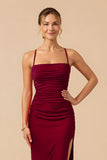 Robe longue de demoiselle d’honneur bordeaux à bretelles Sapghetti avec fente