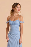 Robe de demoiselle d’honneur longue à épaules froides froncée bleu clair avec volants