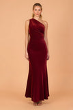 Robe de demoiselle d’honneur sirène bordeaux à une épaule