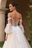 Robe de mariée ivoire à épaules dénudées en tulle avec manches