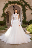 Robe de mariée ivoire en tulle à col haut avec dentelle