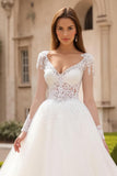 Robe de mariée en tulle ivoire à col en V avec dentelle