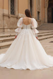 Ivoire Une Ligne Col Carré Manches Bouffantes Robe De Mariée Traîne Chapelle Avec Appliques De Dentelle