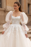 Ivoire Une Ligne Col Carré Manches Bouffantes Robe De Mariée Traîne Chapelle Avec Appliques De Dentelle