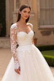 Ivoire Une ligne Col carré Manches longues Corset Court Train Robe de mariée avec appliques de dentelle