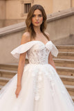 Robe de mariée ivoire en tulle corset à épaules dénudées