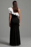 Noir et blanc Une ligne Une épaule longue robe formelle avec volants