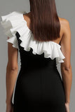 Noir et blanc Une ligne Une épaule longue robe formelle avec volants