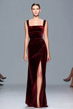 Robe longue formelle en velours à col carré bordeaux avec fente