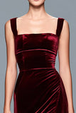 Robe longue formelle en velours à col carré bordeaux avec fente