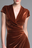 Robe longue de soirée des Fêtes à col en V froncé en velours caramel
