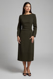Robe de travail midi crayon à col bateau en satin olive foncé avec manches