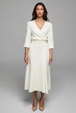 Robe de travail midi crayon à col en V froncé en satin ivoire avec manches