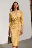 Robe de travail gainée froncée à revers châle jaune à manches 3/4