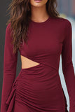 Robe de cocktail courte moulante à volants en satin bordeaux