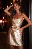 Robe de cocktail courte moulante sans bretelles en jacquaire champagne
