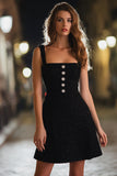 Robe de cocktail courte en tweed noir à boutons à col carré