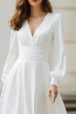 Robe de mariée à manches longues ivoire à col en V une ligne