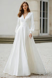Robe de mariée à manches longues ivoire à col en V une ligne