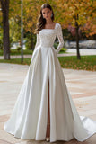 Robe de mariée en satin à manches longues à col carré ivoire avec dentelle