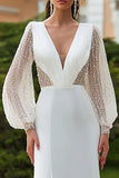 Robe de mariée à manches longues à manches longues découpée à col en V ivoire