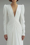 Robe de mariée à manches longues fourreau froncé à col en V ivoire