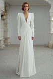 Robe de mariée à manches longues fourreau froncé à col en V ivoire