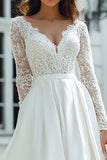 Robe de mariée en dentelle à manches longues ivoire à col en V