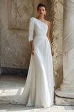 Une épaule une ligne froncée robe de mariée ivoire