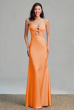 Robe longue formelle sans bretelles en satin rose découpé
