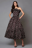 Robe formelle sans bretelles à volants marron foncé à pois blancs avec poches