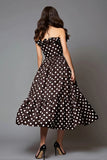 Robe formelle sans bretelles à volants marron foncé à pois blancs avec poches