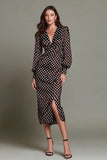 Robe formelle moulante à col en V brun foncé et blanc à pois avec fente