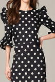 Robe trapèze à pois en mousseline de soie noire et blanche avec volants