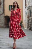 Robe en mousseline de soie rouge et blanche à manches longues trapèze à pois
