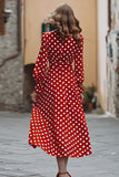 Robe en mousseline de soie rouge et blanche à manches longues trapèze à pois