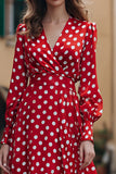Robe en mousseline de soie rouge et blanche à manches longues trapèze à pois