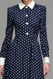 Robe trapèze en satin bleu marine à manches longues à pois