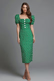 Robe fourreau col carré en satin vert longueur thé à pois
