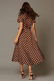 Robe trapèze en satin marron à pois
