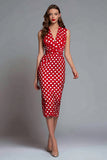 Robe moulante à pois en satin rouge à col en V