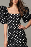 Noir et blanc Robe courte à pois en satin à col carré avec volants