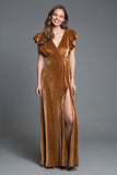 Robe longue formelle en velours brun fendue à une ligne avec manches à volants
