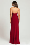 Robe longue formelle en crêpe bordeaux avec fente