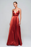 Robe longue formelle longue à bretelles spaghetti en satin rouge