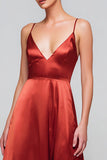 Robe longue formelle longue à bretelles spaghetti en satin rouge