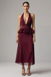 Robe longue formelle à col en V profond en mousseline de soie bordeaux avec volants